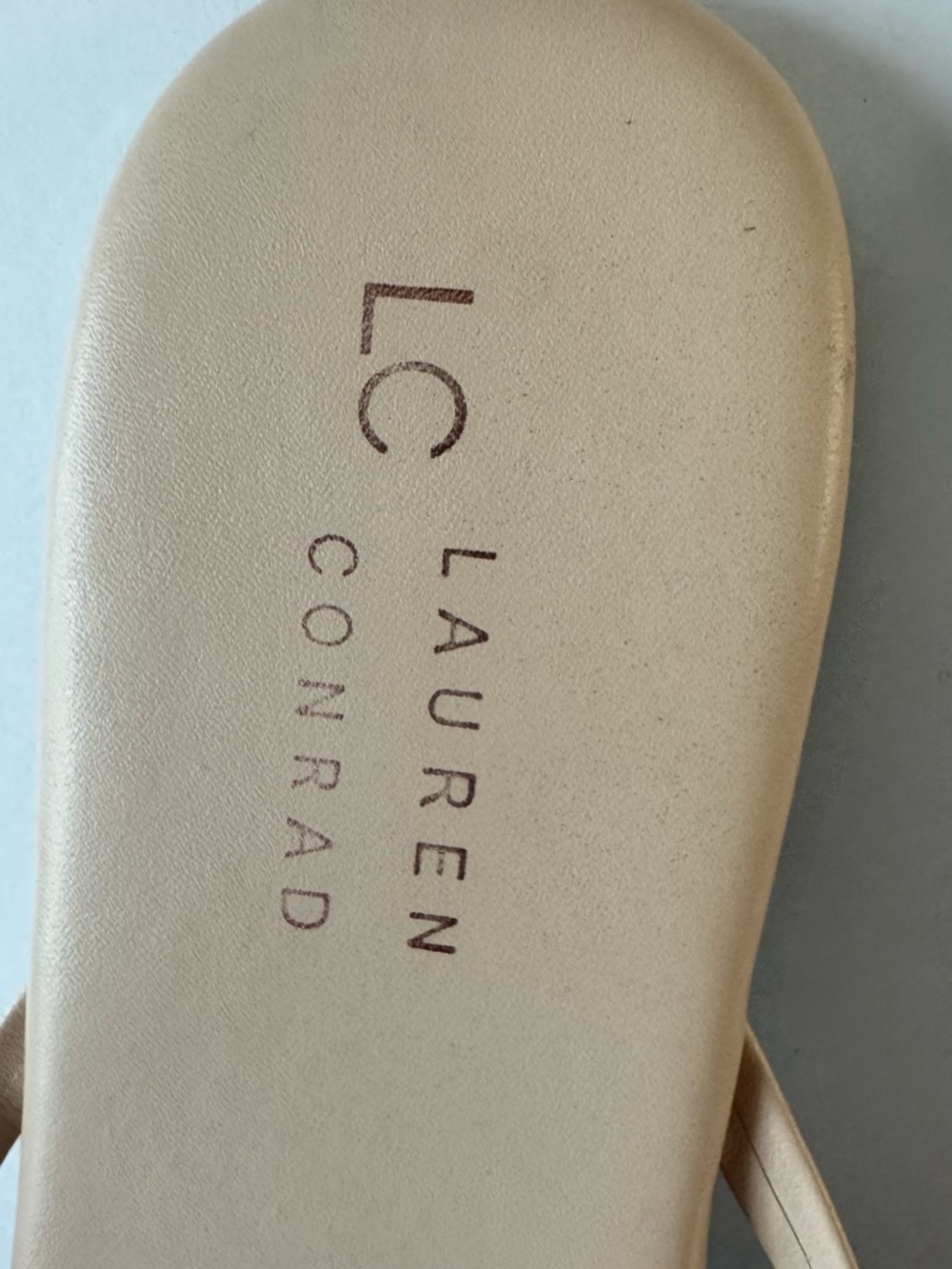 LC Lauren Conrad Womens 10 Flip Flop Sandals Beige Thong Shoes Summer Style Flat - Picture 4 of 6